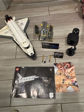 LEGO Icons 10283 NASA Space Shuttle Discovery With Instructions & Satellite
